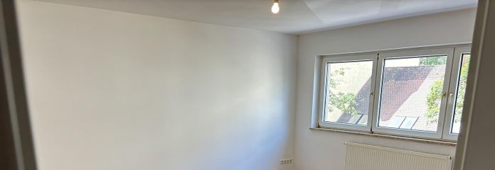 Sofort frei & ohne Provision - Renovierte 3-Zimmer-Wohnung mit Balkon – U-Bahn um die Ecke – Wohnzimmer