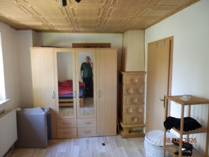 modernisierte Doppelhaushelfte mit zwei Wohnungen auf 403,50 qm Grundstück mit Garage – Schlafzimmer Obergeschoß