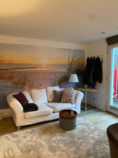 Hübsches, möbliertes Apartment in BH-Schlewecke mit Dampfbad – Wohnzimmer Sofa