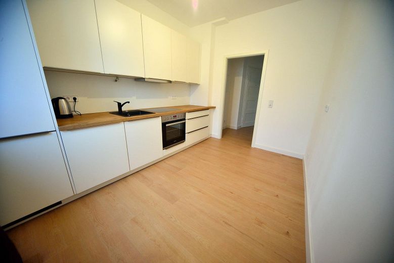 Helle Wohnung in Alt-Hohenschönhausen, 2 Zimmer, Einbauküche, Loggia – Küche