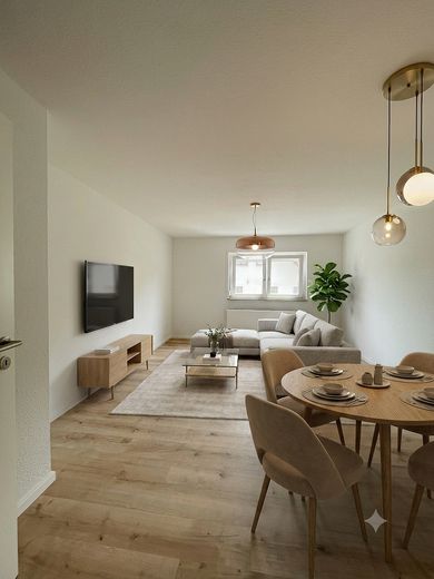 Erstbezug nach Sanierung: Helle 3-Zi.-DG-Wohnung mit Blick auf Burg & Stadt – Wohnzimmer 