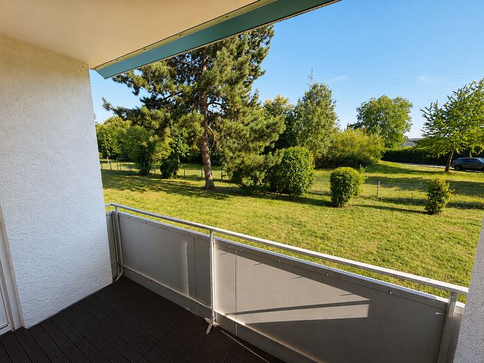 Erstbezug 2026 – hochwertig sanierte 3-Zimmer-Wohnung im EG | Neu-Ulm Offenhausen – Balkon - Blick ins Grüne