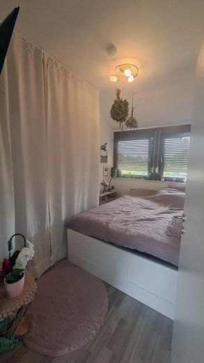 Two-family house – quiet and central with a garden paradise – OG Schlafzimmer (ehem. Büro)