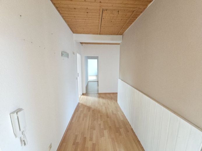 Tief durchatmen - Wohnen in der Ruhezone!
Große Eigentumswohnung im Lautertal zu verkaufen. – 5267 - Flur