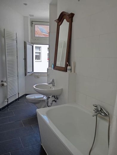 Charmante Altbauwohnung       nahe Schloss Charlottenburg, sofort bezugsfrei, von Privat – Bz