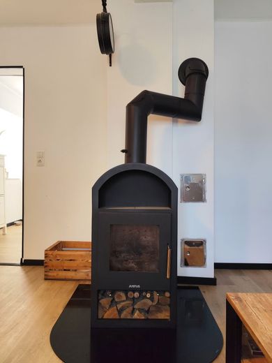 Historischer Charme trifft moderne Nachhaltigkeit: Liebevoll saniertes Einfamilienhaus in 95349 Trebgast mit Werkstatt, Garten und PV-Autarkie! – Schwedenofen