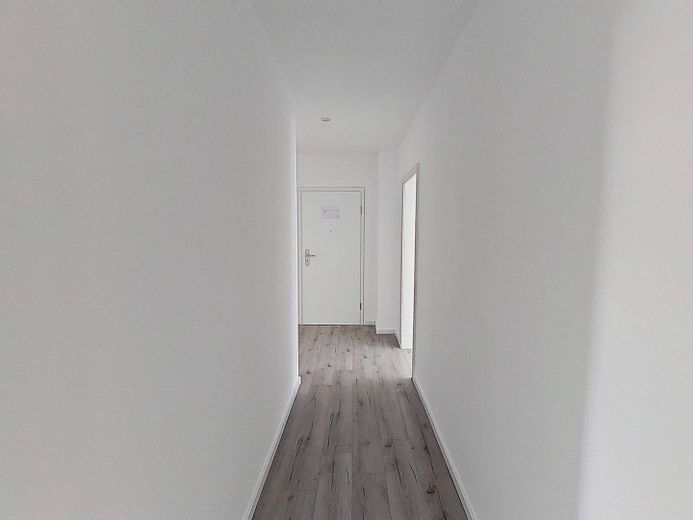 Sakin bir konumda BALKONLU geniş 3 odalı daire – Ansicht II: Flur