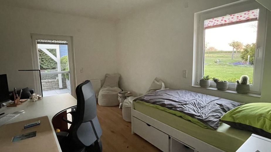 EXKLUSIVES EINFAMILIENHAUS IN RUHIGER UND GRÜNER LAGE VON BÜHLAU – Kinderzimmer EG