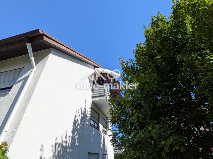 Tranquillo e vicino alla stazione: trilocale affittato con garage e balcone esposto a est a Norsingen – Foto 1