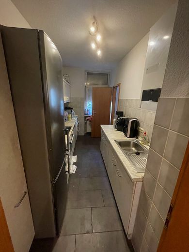 Mieszkanie dozorcy: korzystne cenowo, funkcjonalnie rozplanowane mieszkanie 3-pokojowe wyłącznie dla osób remontujących samodzielnie – Küche