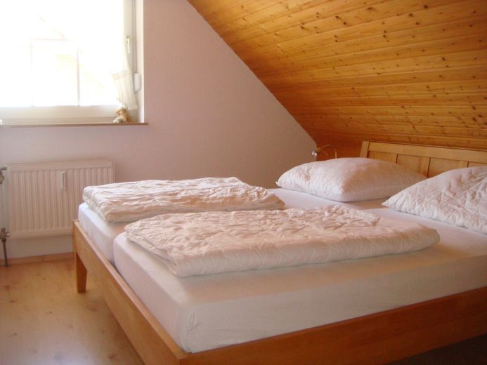 Doppelbett-Schlafzimmer II