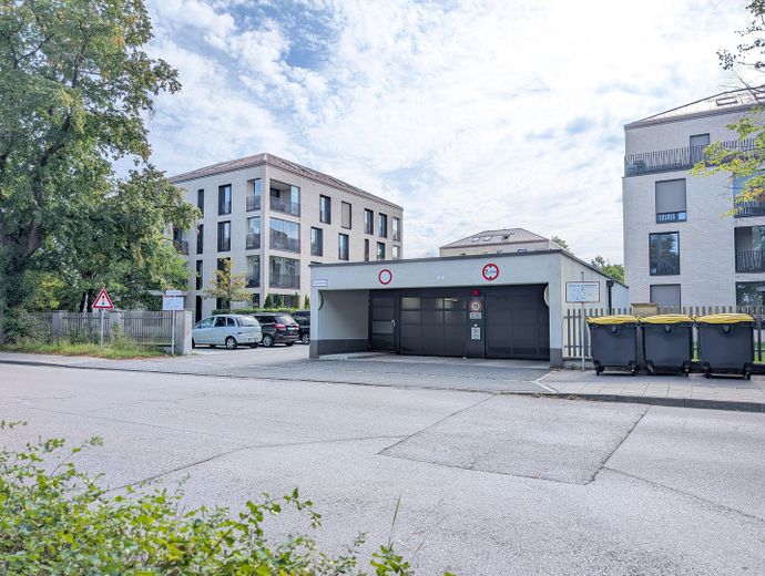 Ein-/Ausfahrt Tiefgarage