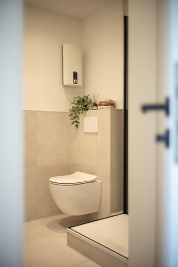 Frisch renovierte 3-Zimmer Eigentumswohnung mit Südbalkon und Aufzug – Badezimmer
