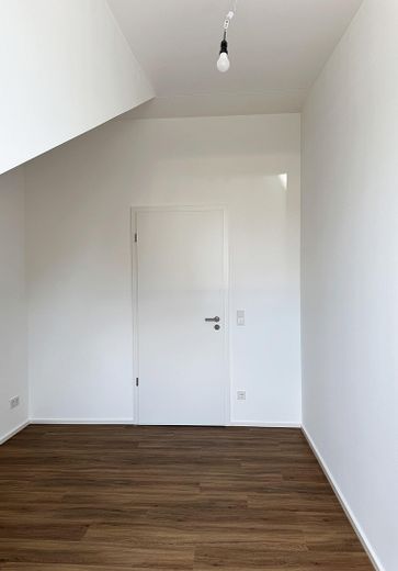 Prima locazione: moderno appartamento mansardato di 4 locali con balcone a ovest e aria condizionata a Anzing - WE07 – Kind 2