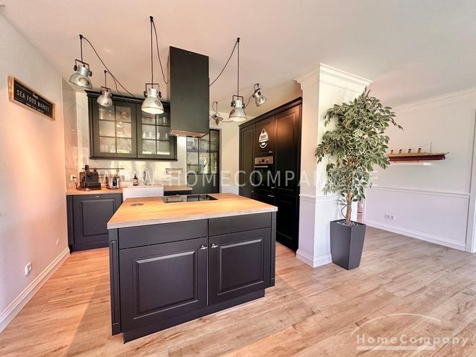 Lichtdurchflutete Designwohnung mit Balkon – 4c8a8f42c469b16035e8d085eb9cd89698d3b6d7.jpg