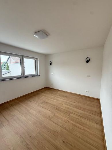NEUBAU!ERSTBEZUG! 3-Zimmer-Wohnung offene Küche im 1. Obergeschoss – Foto 6