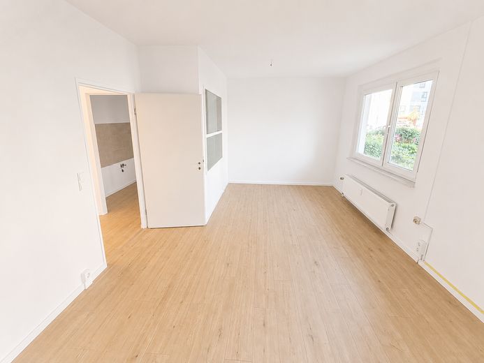Helle 1-Zimmer-Wohnung frisch renoviert in Bernau bei Berlin – Wohn/Schlafzimmer