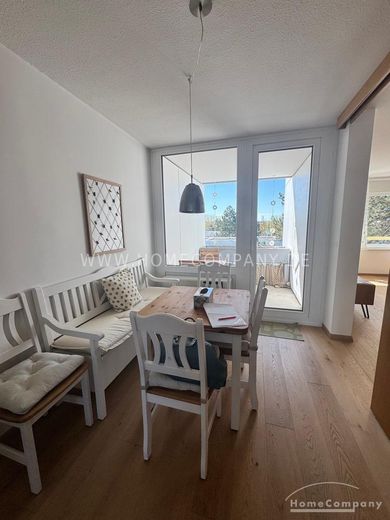 Modern möblierte 2,5-Zimmer-Wohnung mit Balkon – 23bb5751561711ab42e523e87a0dbf3040f57a1f.jpg