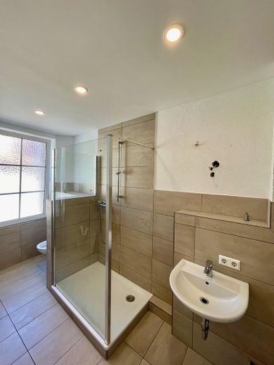 Edificio residencial multifamiliar renovado, 5,5 % de rentabilidad, casco antiguo de Landau, 4 unidades, dividido en régimen de propiedad horizontal, sin comisión – Foto 7