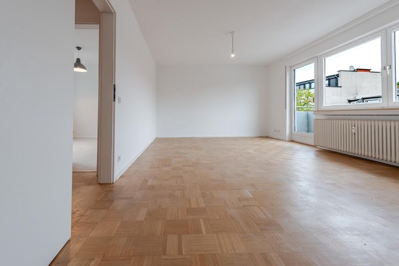 Helle 3-Zimmer-Wohnung mit großem Balkon im Herzen von Bensheim – Wohnzimmer