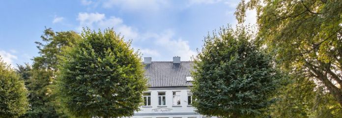 3-Zimmer-Dachgeschosswohnung mit Terrasse, Gartenhütte & Carport