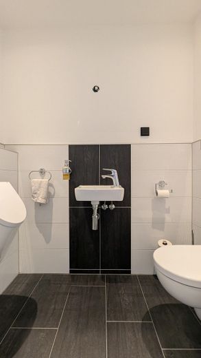 Ampio appartamento con terrazza, due bagni, garage e annesso versatile - senza provvigione – WC (1)