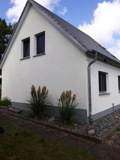 Inselidyll mit Boddenblick: Großes Grundstück & Ferienhaus-Potenzial auf Rügen – Außenansicht Süd/West