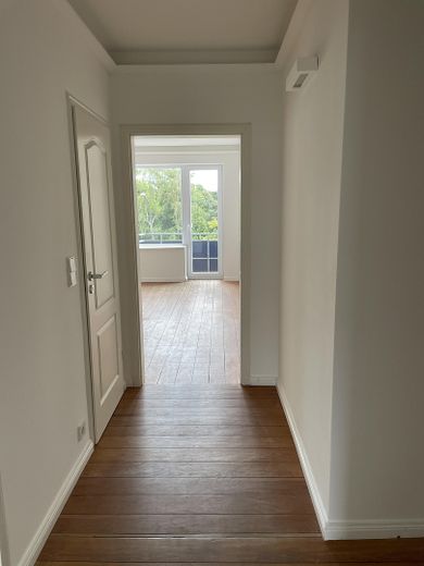 Merkezi konumda aydınlık 2,5 odalı daire – Fotoğraf 1