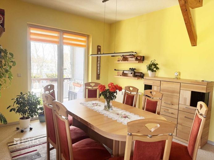 Extravagante Wohnung mit exklusivem Bad und Balkon sowie privatem Stellplatz und Einbauküche – Essbereich