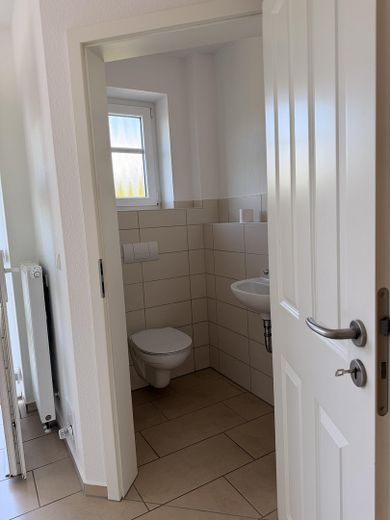 Modern rijtjeshuis in Apensen te koop – Gäste WC