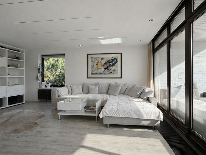 Modernes Bungalow mit ca. 200 m² Wohn- und Nutzfläche, Vollkeller und großem Grundstück in Glinde – Wohnzimmer Terrasse