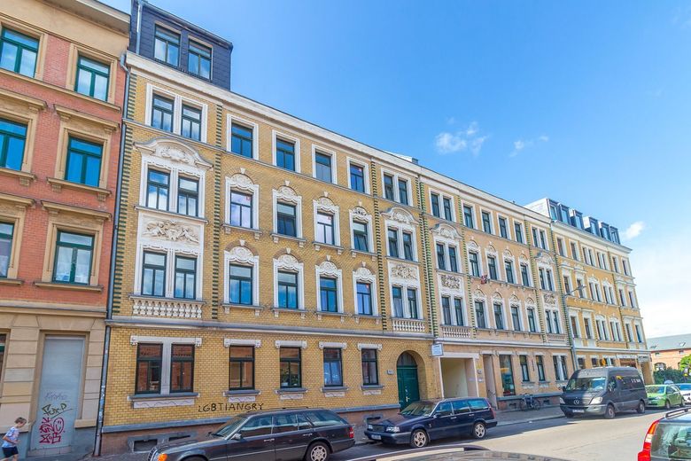 PLAGWITZ + 3 ZIMMER WOHNUNG + NEU SANIERT + AB SOFORT – Hausansicht Vorderseite