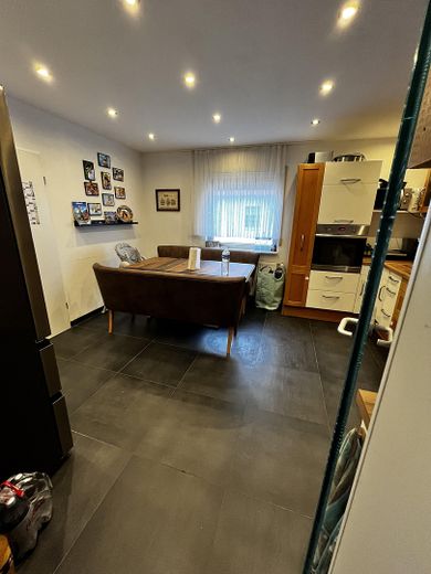 1-3 Familienhaus mit traumhaftem Garten und Pool – Küche OG