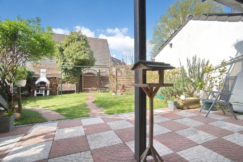 Modern und großzügig wohnen, Erdgeschoss mit Garten und Terrasse, schöne und dabei zentrale Wohnlage, zwei Schlafzimmer, Internetzugang u.v.m. – e8f249b44e8f85aed02755221d40a85ad861b1a1.jpg
