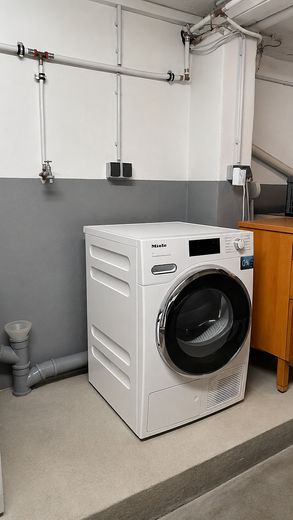 Keyifli 42 m² – merkezi konumda 2 odalı çatı katı dairesi – Waschmaschinenplatz