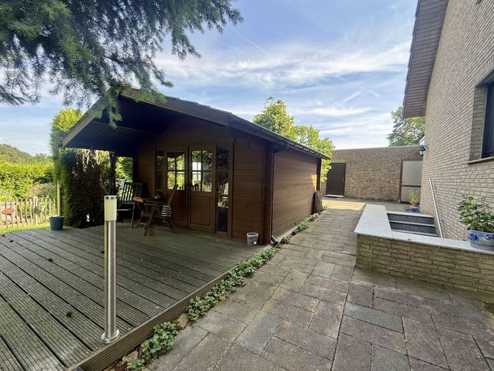 Naturnah leben &amp; Aussicht genießen - mit Garten und Doppelgarage in Exter – Gartenhaus