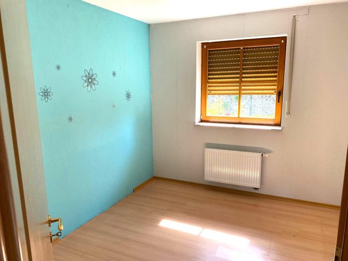 Freistehendes Einfamilienhaus mit Einliegerwohnung und Garage in ruhiger Lage (Sackgasse) von Brakel – Zimmer Einliegerwohnung EG