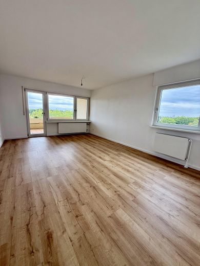 Hochwertig renovierte 3-Zimmer-Eigentumswohnung mit Loggia & Balkon – Erstbezug nach Renovierung – Foto 2