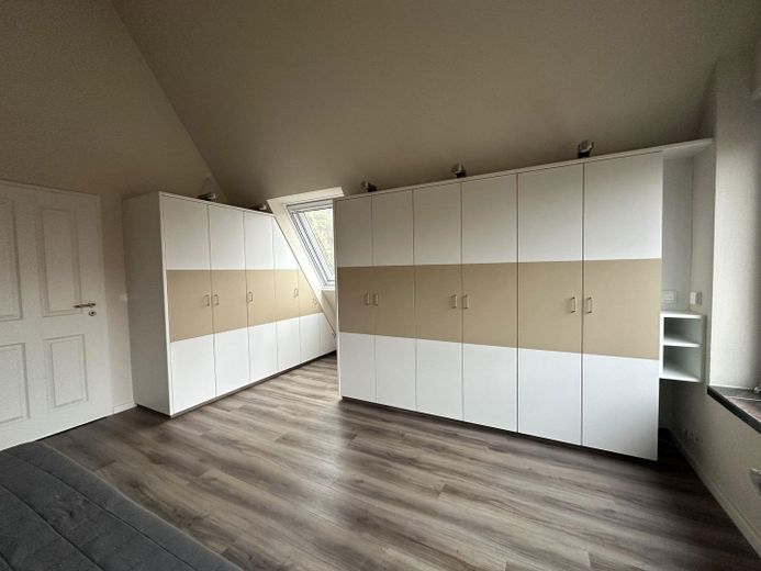 Schlafzimmer mit Einbauschrank