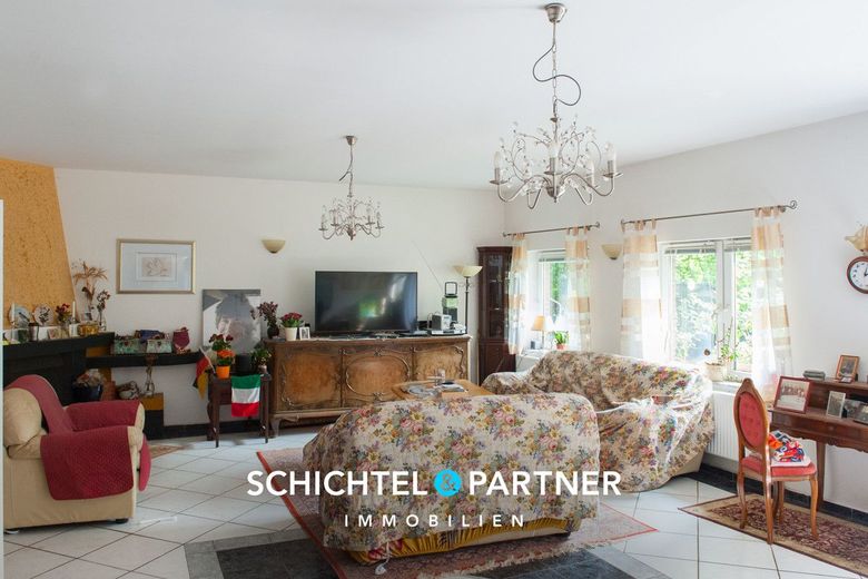 Farge | Solider Bungalow auf Waldgrundstück mit Doppelgarage – S&amp;P | Wohnzimmer