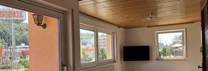 Wohn-Eßzimmer mit Balkon 