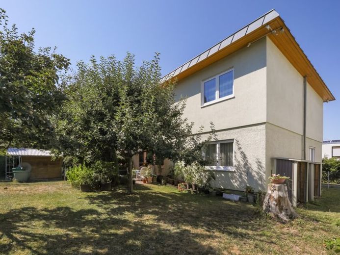 L’ideale casa bifamiliare! Disposizione moderna con due ingressi! – Foto 1
