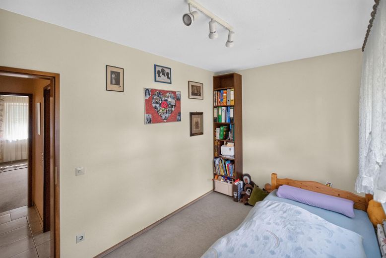 Provisionsfreies Einfamilienhaus mit Einliegerwohnung und Garage – Foto 13