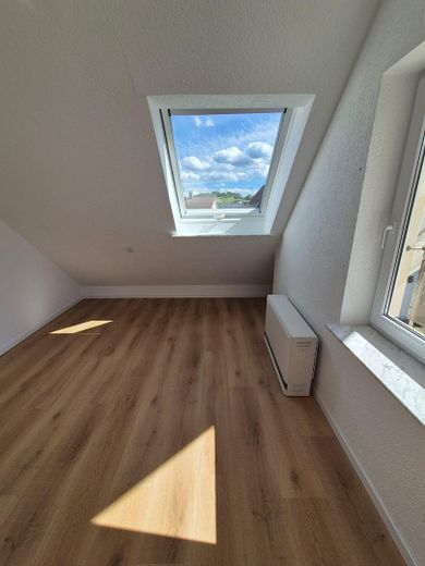 Frisch renovierte 5-Zi.-DG-Wohnung | Balkon | EBK | 85 m² | Schwäbische Alb | provisionsfrei – KInderzimmer