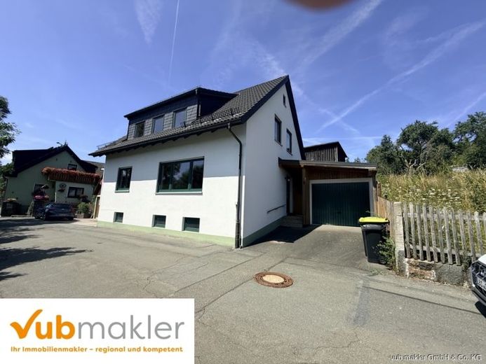 Modernisiertes Einfamilienhaus mit 5 Zimmern und 622 m² Grundstück in Selbitz – Photo 1