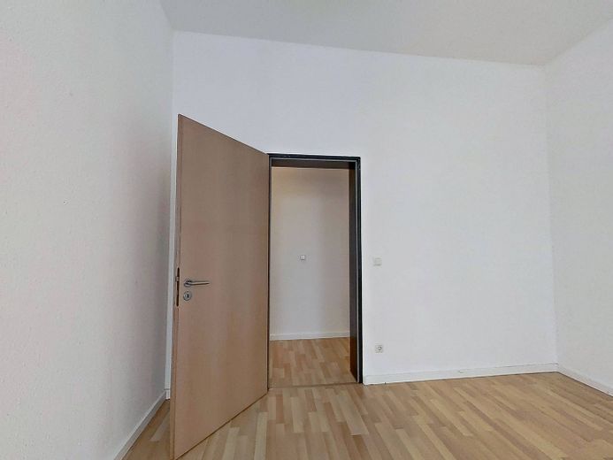 Habillez-vous chaudement, économisez au froid – Pour le début de l’automne, nous vous offrons un loyer hors charges : charmant appartement ancien de 4 pièces avec ascenseur – Ansicht II: Schlafzimmer III