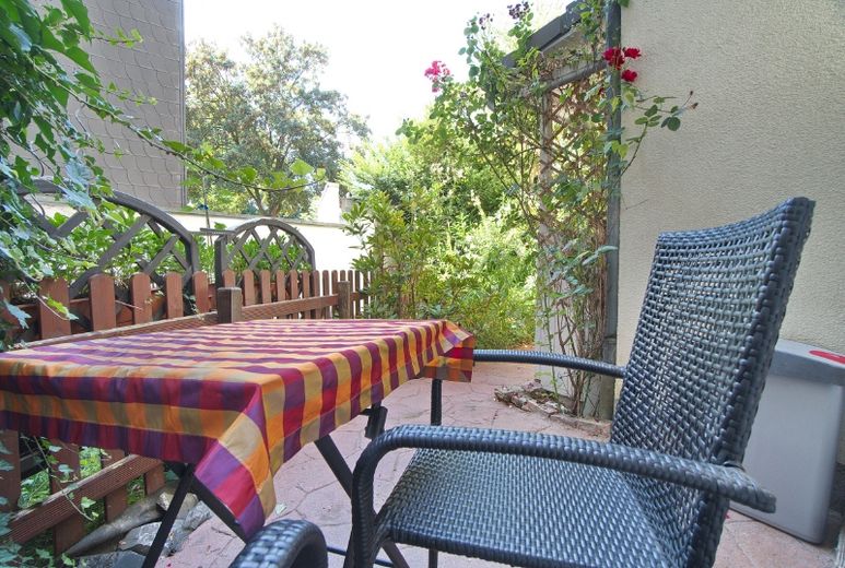 Gemütliche Wohnung in ruhiger Seitenstraße, mit Gartenterrasse, komplett möbliert, in direkter Nähe zur U 35 Haltestelle Feldsieperstraße – 2d47169fc52991c154b12cf147283077f81341cf.jpg