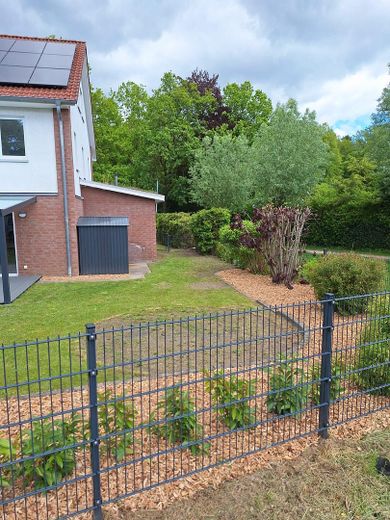 Exklusives Reihenendhaus – Erstbezug nach aufwendiger Sanierung mit PV-Anlage & sonnigem Garten – Mega schöber Garten