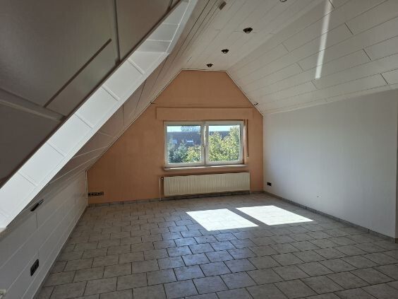 Großzügiger Resthof mit zwei Wohneinheiten, umfangreichen Nutzflächen und vielfältigem Entwicklungspotenzial – DG - Wohnzimmer