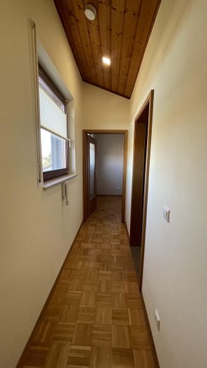 Friendly, bright 4-room apartment – Dachgeschoss Flur